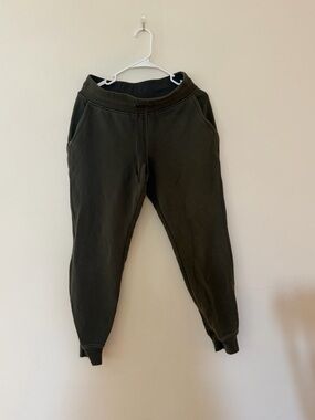 Lululemon scuba joggers Size 6